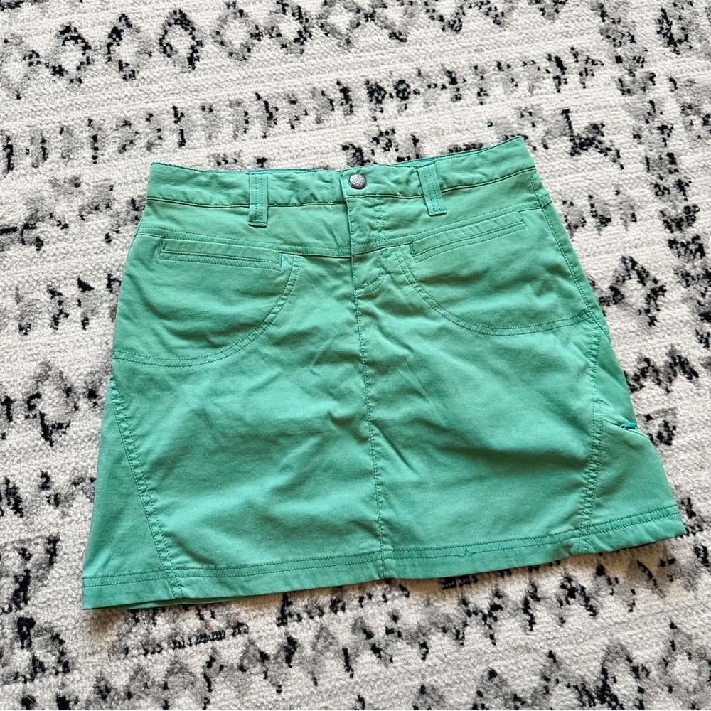 ATHLETA Green Casual Mini Dipper Skirt Skort Pockets Belt Loops Size 2